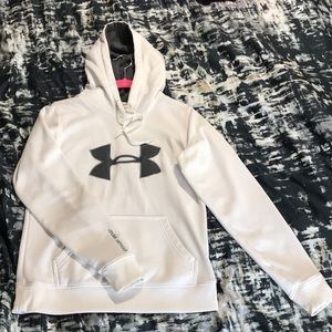 Women’s semi fitted Under Armor hoodie